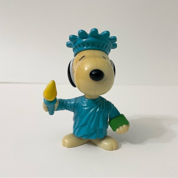 Vintage Snoopy World Tour USA Statue of Liberty Snoopy Figure - Picture 13 of 14